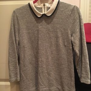 J.CREW SIZE S GREY KNIT TOP WHITE & BLACK COLLAR